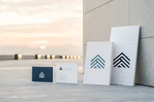 Wie How&How die Anweisungen „Bitte das Logo nicht berühren“ ignoriert TWO DOTS Web Studio