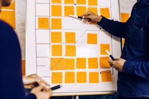 Σχεδόν οι μισές αναζητήσεις στο Google είναι επώνυμες σύμφωνα με μελέτη TWO DOTS