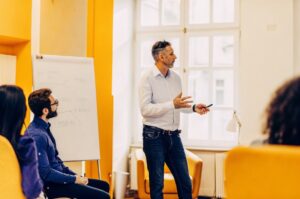 TWO DOTS team designs keyword selection strategies for Google Ads in the meeting room