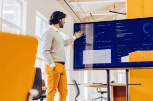 Professional presents detailed On Page SEO data with charts, for TWO DOTS blog about website optimization