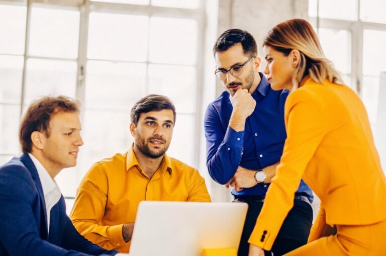 TWO DOTS professionals discuss strategies for humanizing AI content, improving the friendliness and authenticity of AI content