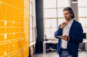 Successful TWO DOTS professional analyzes SEO data to optimize appearance in Google AI Overviews