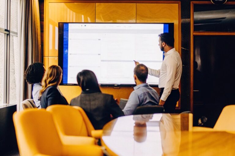 Team of entrepreneurs studies TWO DOTS content optimization with SEO tools