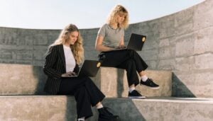 Σχετική επαγγελματική εικόνα για lead generation και ψηφιακή στρατηγική της TWO DOTS