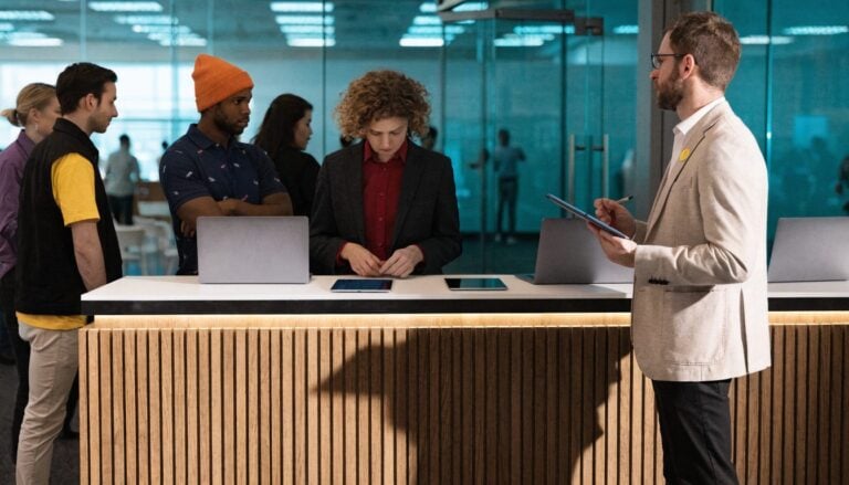 Επαγγελματικό check-in εκδήλωσης με λογισμικό εγγραφής για μεσαίες επιχειρήσεις από την TWO DOTS