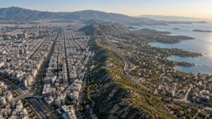 Αντίθετες αστικές δομές για geographic domain shift σε AI μοντέλα