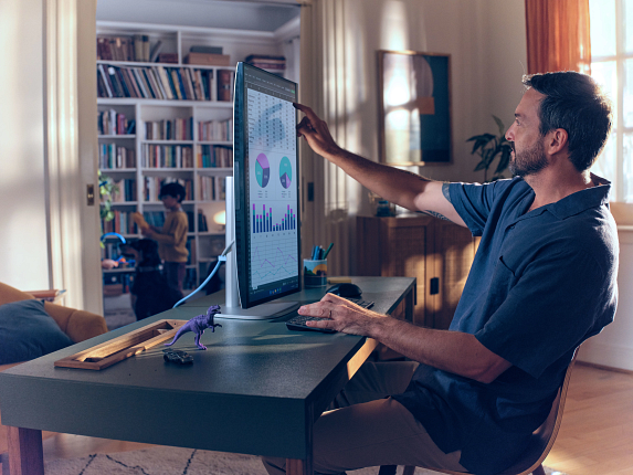 Desktop HP All-in-One EliteStudio 8 G1i 27" QHD Core Ultra 7-265/16GB/512GB/Intel Graphics/W11P