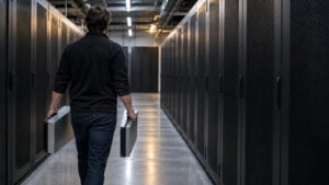 Υποδομή GPU για long-context AI και συμπίεση KV cache με Minima-KV
